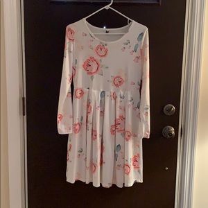(✨3 for $15✨)Long sleeve floral white dress